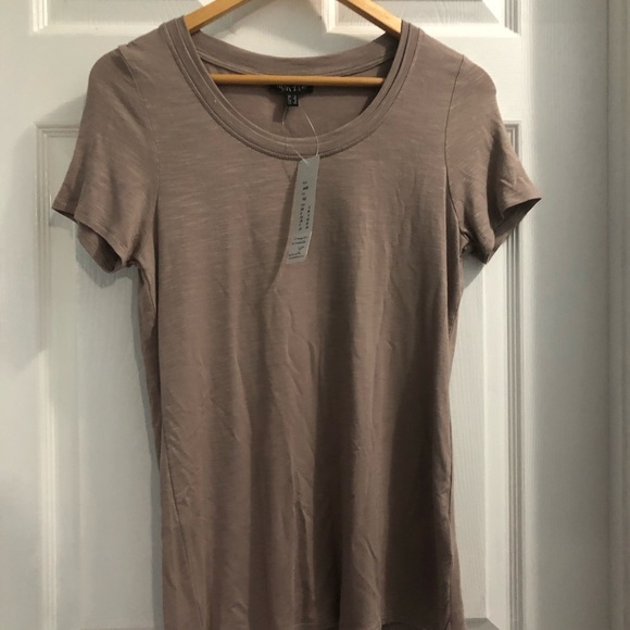 Designer T Shirt, Pristine! Perfect for Fall! - Picture 1 of 4